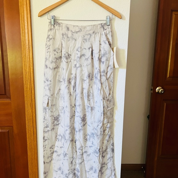NWT Paper Crane Tie Dye Wide Leg Pants Cargo Pockets Beige Gray Women’s Small - Picture 1 of 6